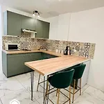 Charming Downtown - Ac - Wifi - Private Entrance Apartman *