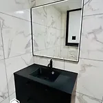 Charming Downtown - Ac - Wifi - Private Entrance *