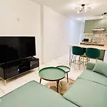 Charming Downtown - Ac - Wifi - Private Entrance *