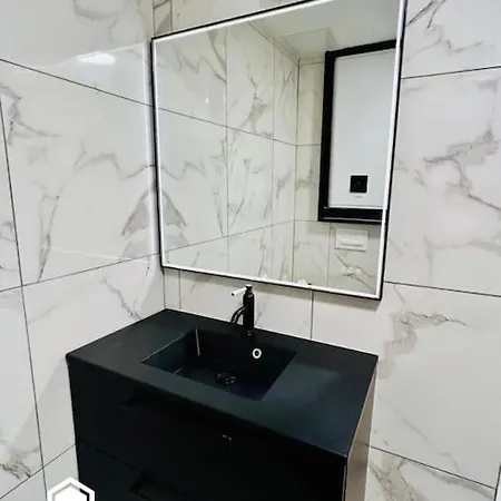Charming Downtown - Ac - Wifi - Private Entrance *